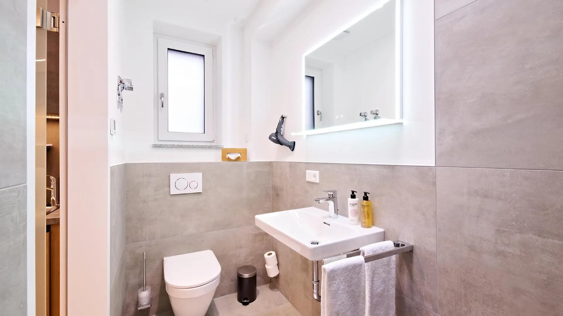 Xzllenz Traum Studio-Apartment, Frei-Parken, U-Bahn, Kueche Núremberg Apartamento
