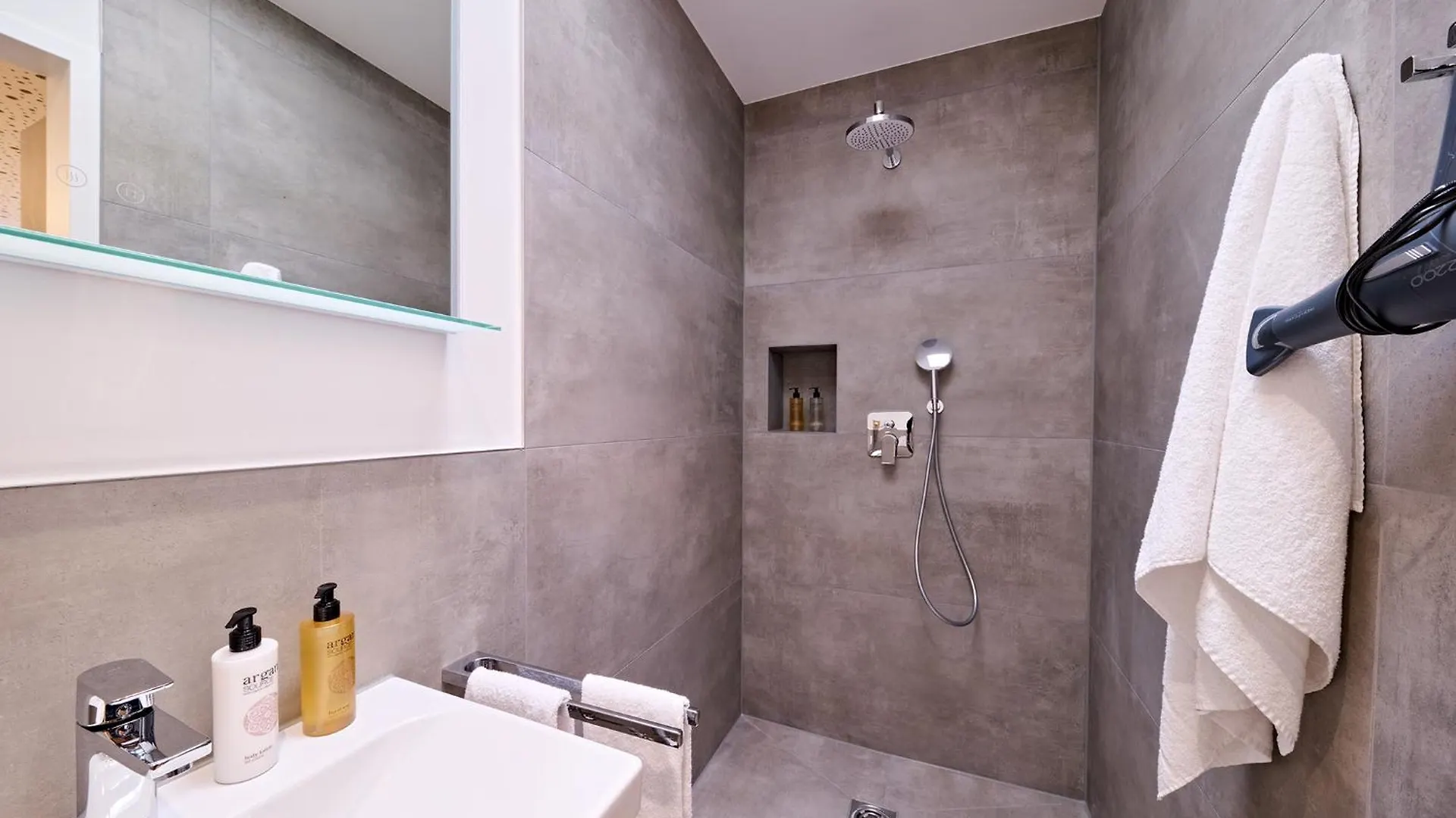 Xzllenz Traum Studio-Apartment, Frei-Parken, U-Bahn, Kueche Nürnberg 0*,
